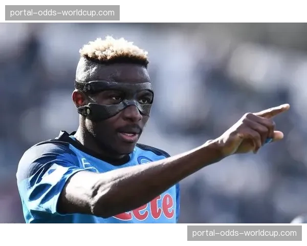 克瓦拉茨赫利亚连续突破三人后助攻，奥斯梅恩空门得手。